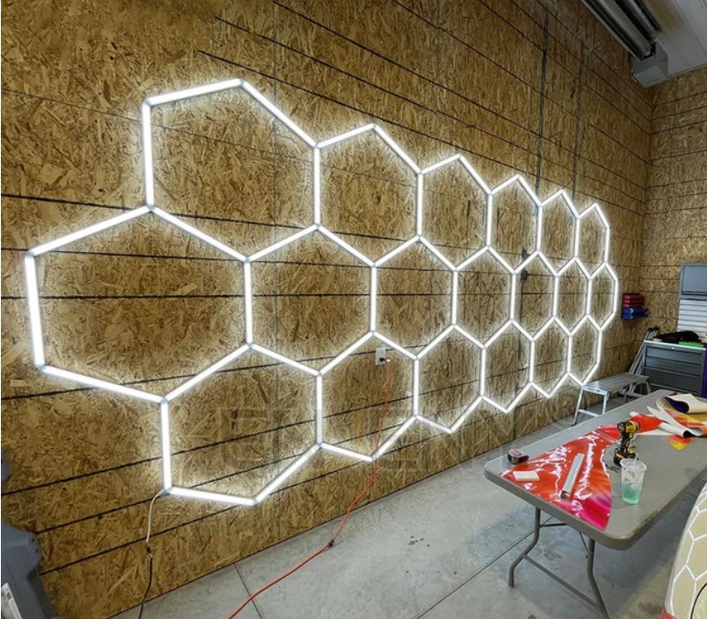 Lampe LED 4 hexagones + contour plafond nid d'abeilles 3.6M x 1.2M