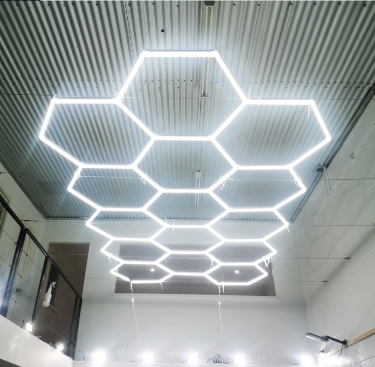 Lampe 3 hexagones alignés plafond nid d'abeilles 3M x 1.2M led