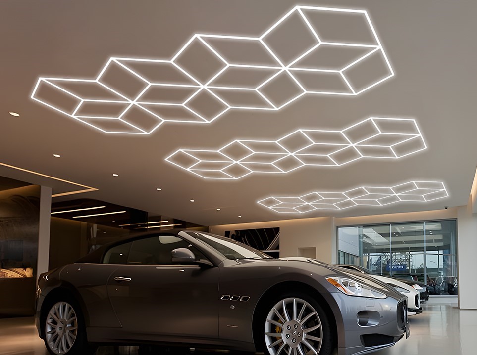 Lampe LED 4 hexagones + contour plafond nid d'abeilles 3.6M x 1.2M led blanc  230W 6500k Detailing Garage Barber - Discount AutoSport